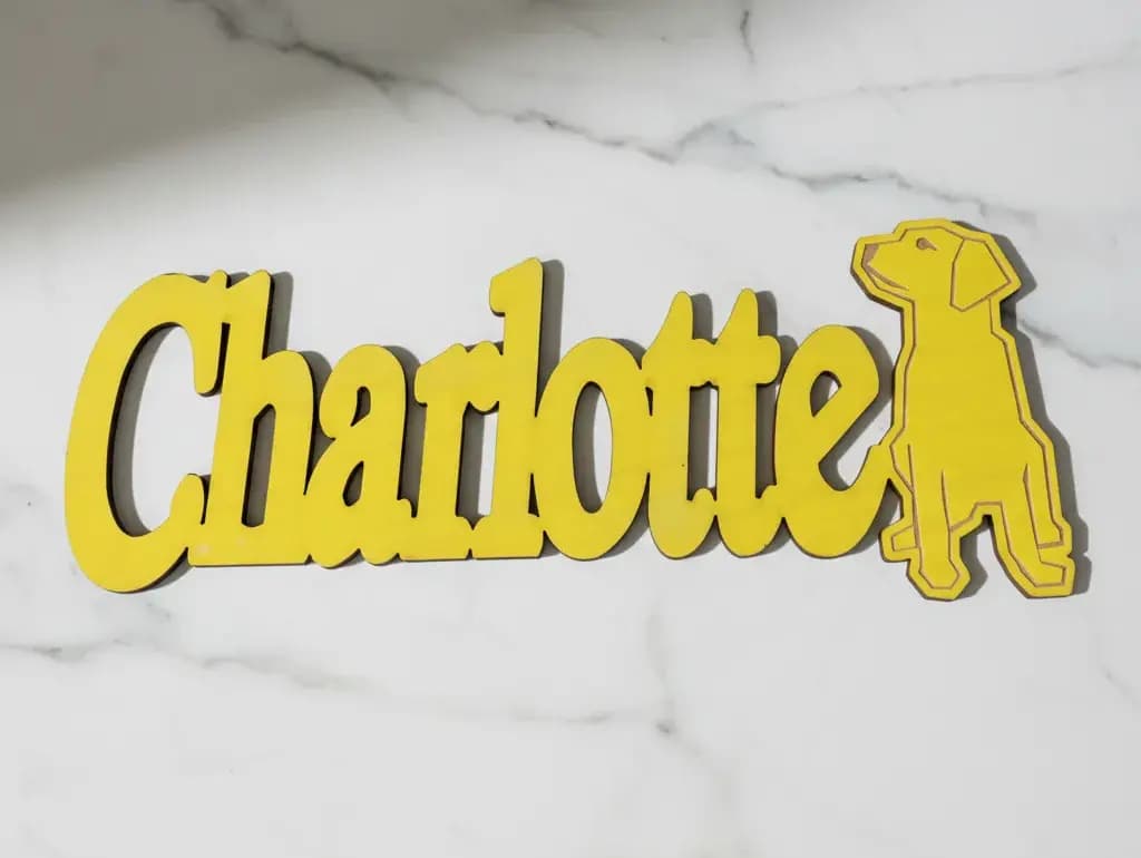 PRÉNOM DE PORTE DÉCOUPE/GRAVURE LASER CHIEN EN CONTRE PLAQUE 3 MM D'ÉPAISSEUR PERSONNALISABLE